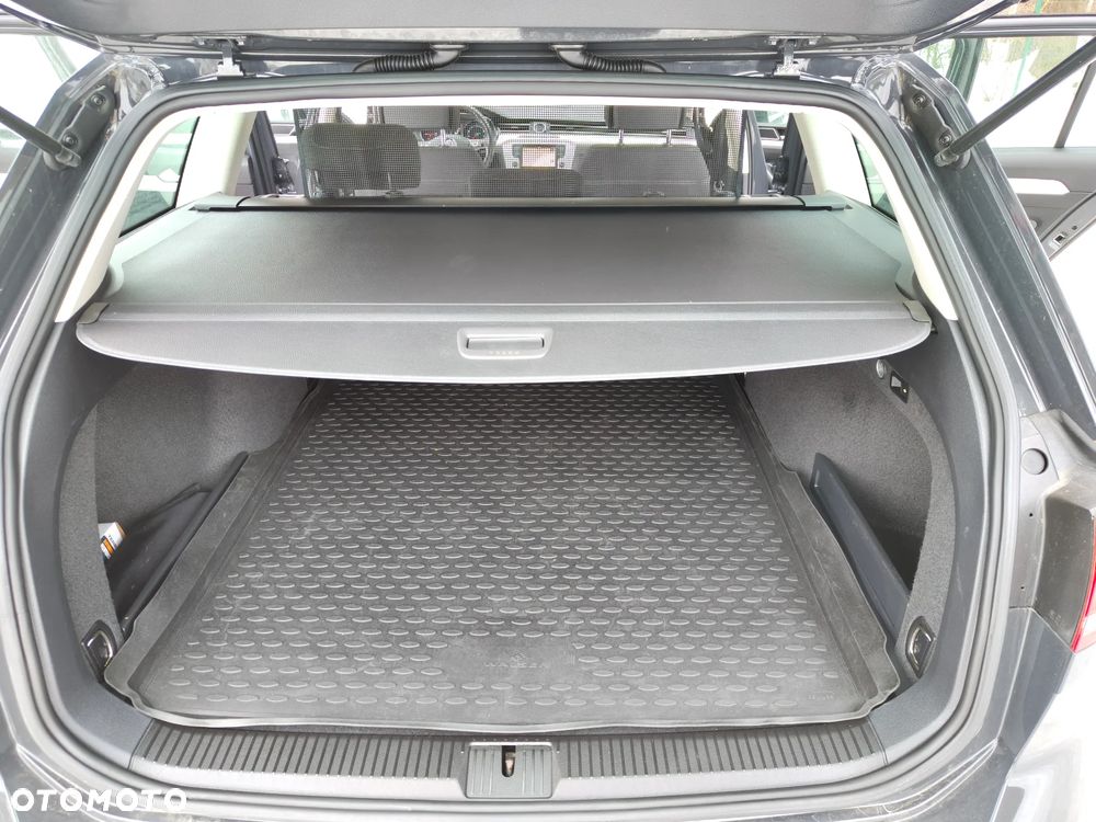 Volkswagen Passat 2.0 TDI SCR DSG Comfortline - 12