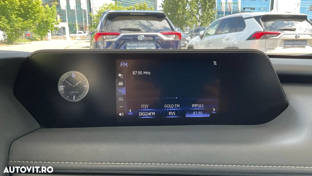 Lexus UX 250h FWD Executive - 28