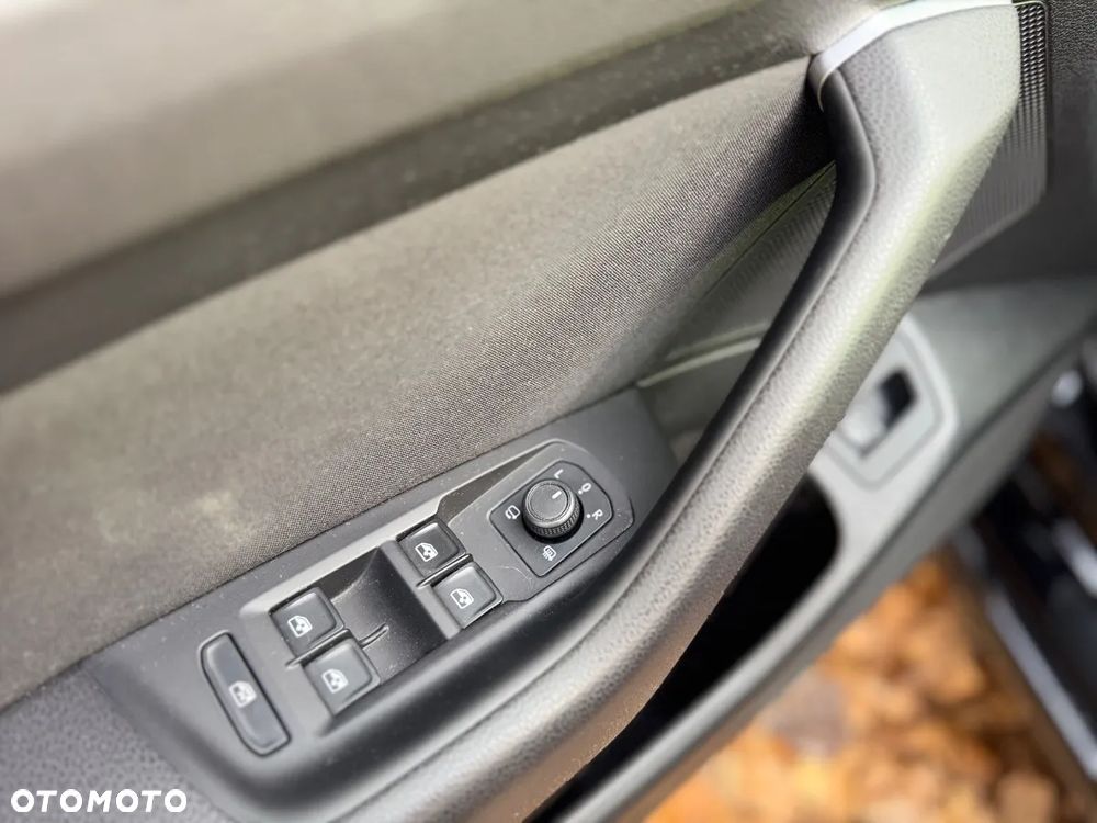 Volkswagen Passat Variant 2.0 TDI SCR DSG 4Motion Business - 16