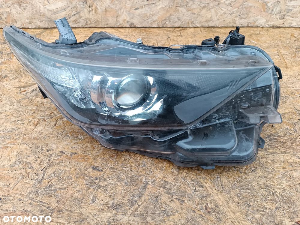 LAMPA PRZÓD PRZEDNIA PRAWA TOYOTA AURIS II LIFT SOCZEWKA LED 81110-02K30 - 1