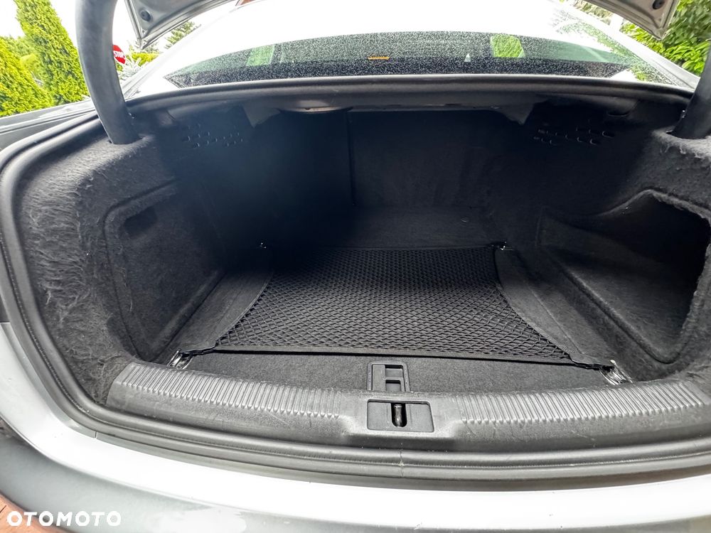 Audi A4 Limousine - 8