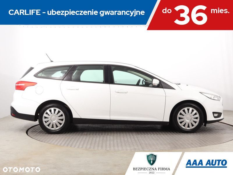 Ford Focus SW - 8
