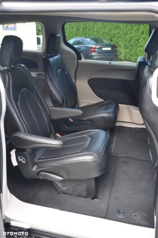 Chrysler Pacifica - 10