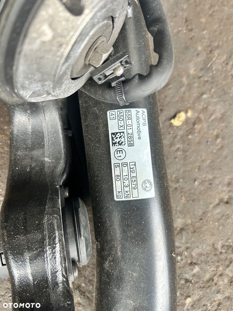 Skoda Octavia IV hak holowniczy 5E3.803.881.A - 5