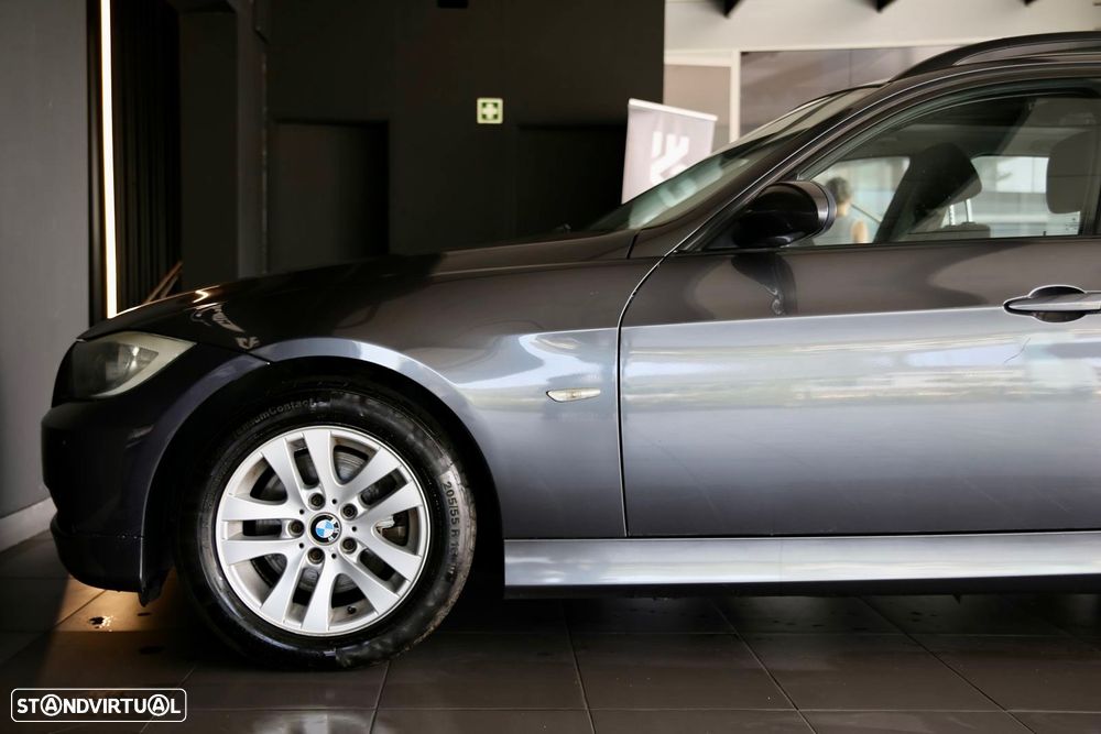 BMW 320 d Touring Dynamic - 12