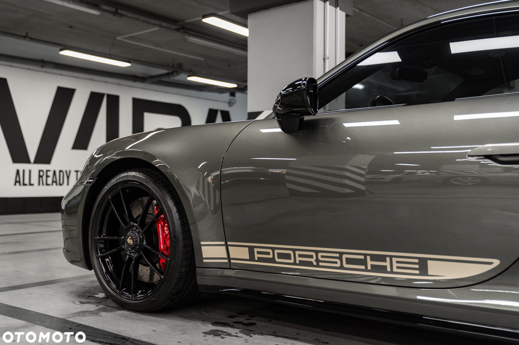 Porsche 911 Carrera 4 GTS - 11