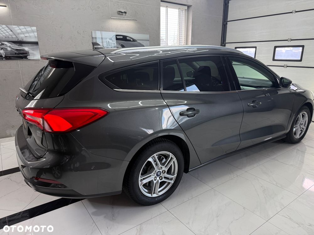 Ford Focus 1.0 EcoBoost Hybrid TITANIUM - 9