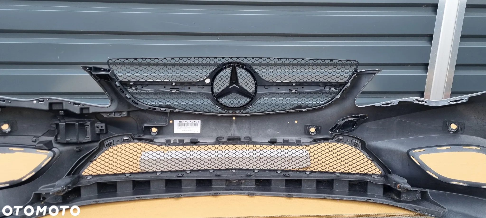 Mercedes E Klasa W207 Coupe Lift 2013- zderzak przód oryginał MG018 - 11