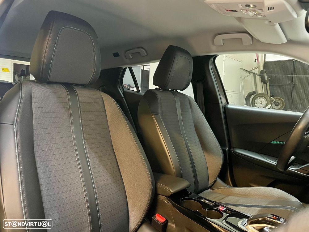 Peugeot 2008 PureTech 130 EAT8 Allure - 29