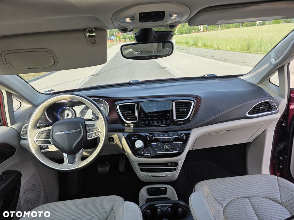 Chrysler Pacifica - 11