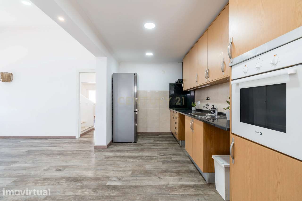 T4 Duplex totalmente renovado no Bairro do Progresso – Silves - Grande imagem: 4/27