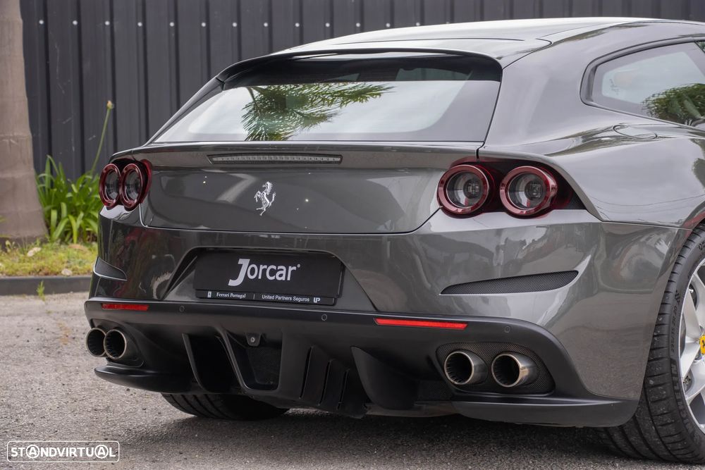 Ferrari GTC4 Lusso - 13