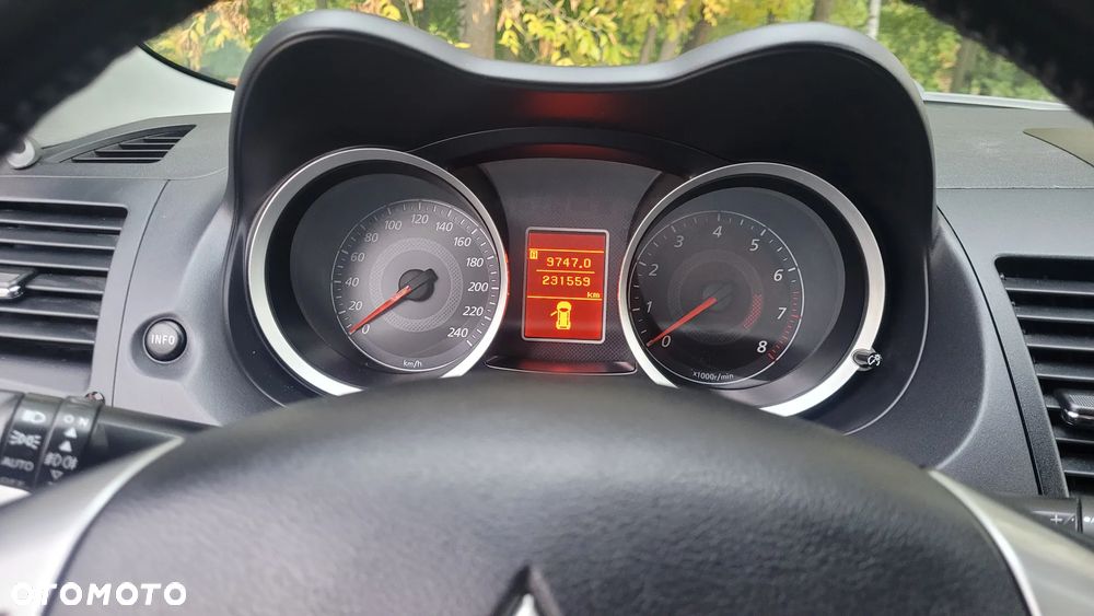 Mitsubishi Lancer 1.5 Invite - 10