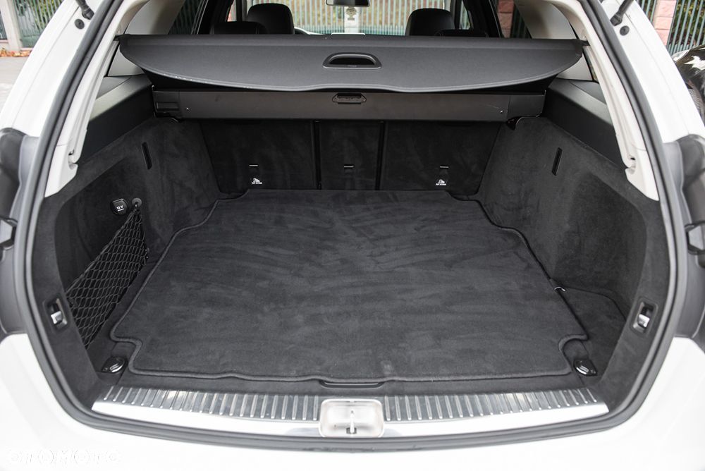 Mercedes-Benz Klasa C 180 9G-TRONIC AMG Line - 31