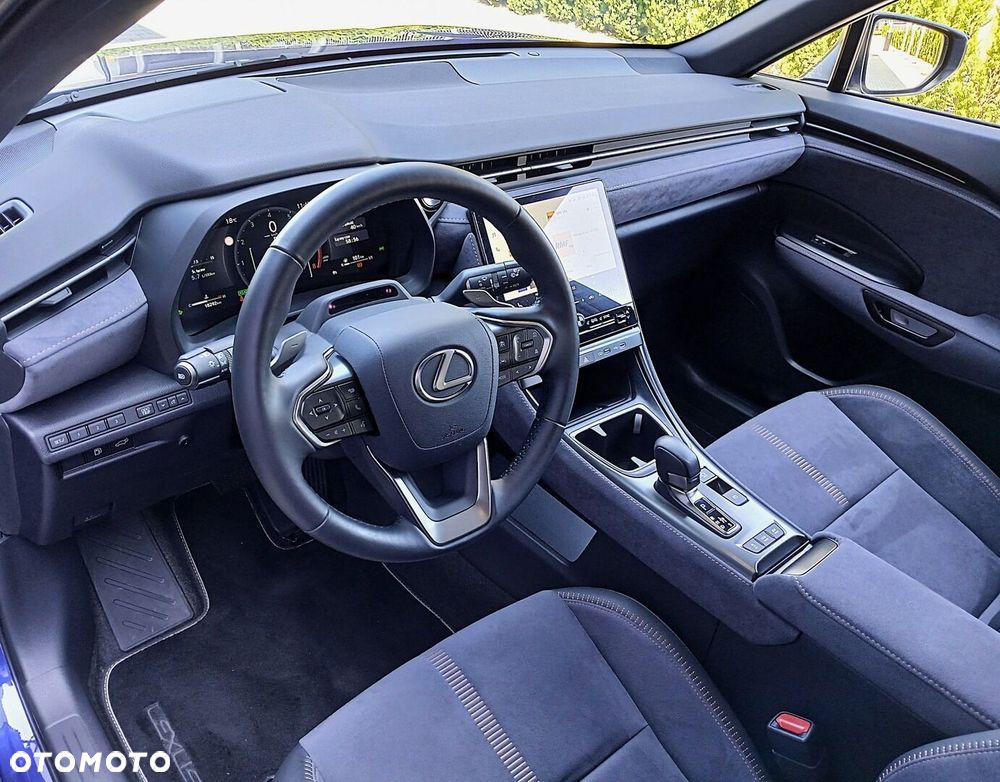 Lexus LBX 1.5 Hybrid Cool AWD - 19