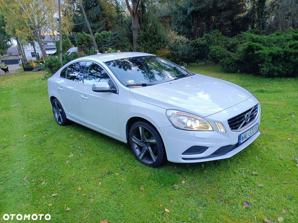 Volvo S60 D4 R-Design - 3
