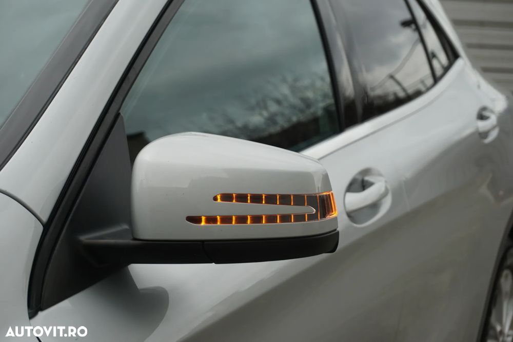 Mercedes-Benz GLA 200 d 4Matic 7G-DCT Urban - 17