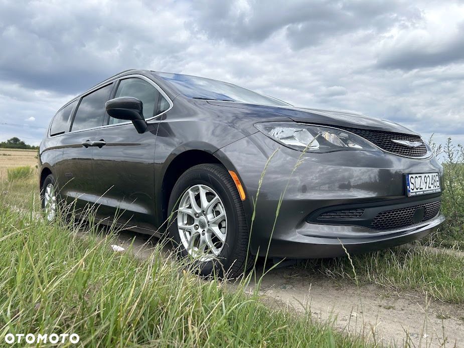 Chrysler Town & Country - 14