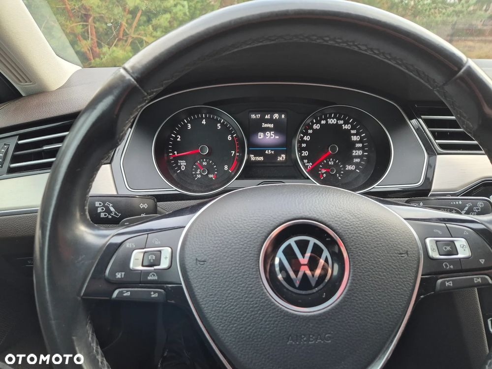 Volkswagen Passat 1.8 TSI (BlueMotion Technology) DSG Highline - 33