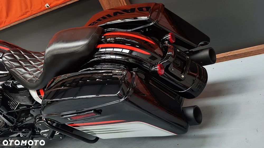 Harley-Davidson Touring Street Glide - 25