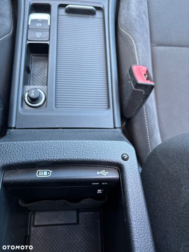 Volkswagen Golf - 31