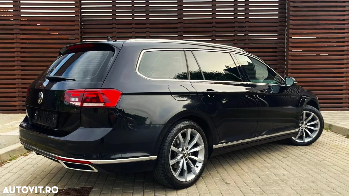 Volkswagen Passat Variant 2.0 TDI SCR DSG Elegance - 9