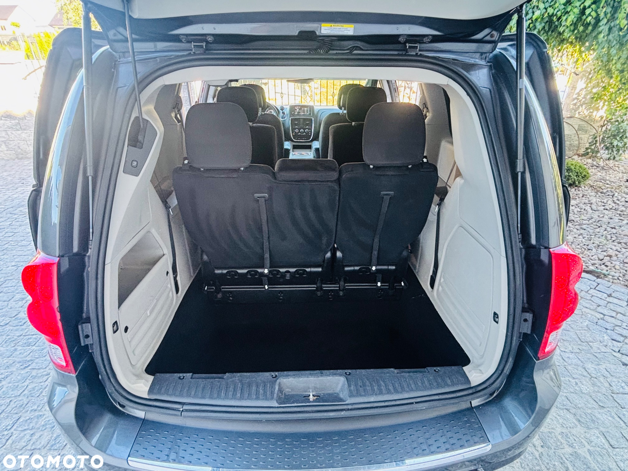 Dodge Grand Caravan - 14