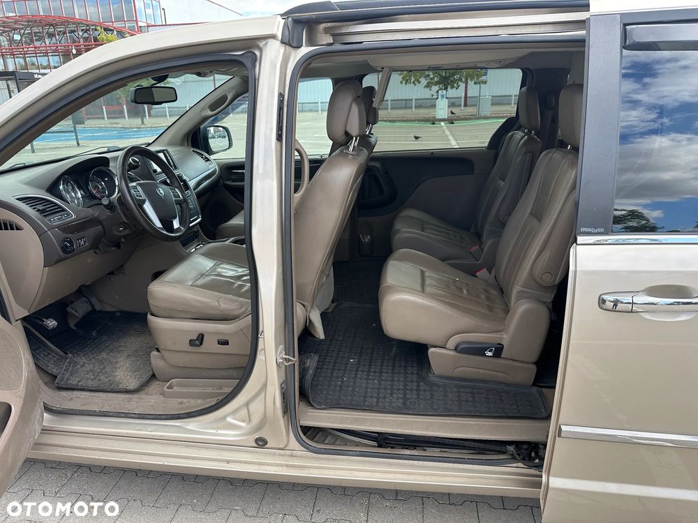 Lancia Voyager 3.6 Gold - 12