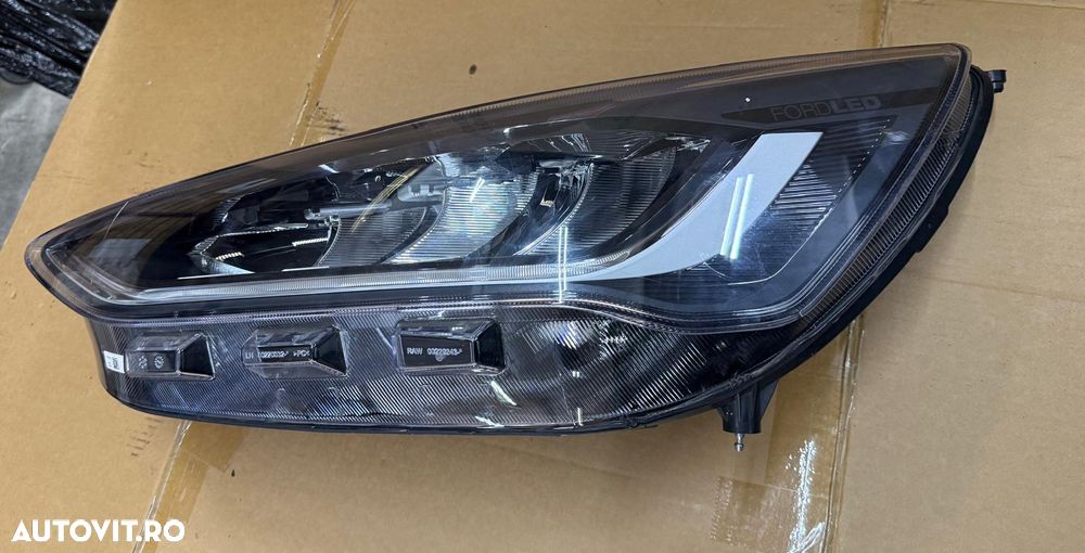 Far stanga full led FORD FOCUS 4 an 2022-2024 cod NX7B-13E015-CF a avut 2 prinderi fisurate si lipite - 2