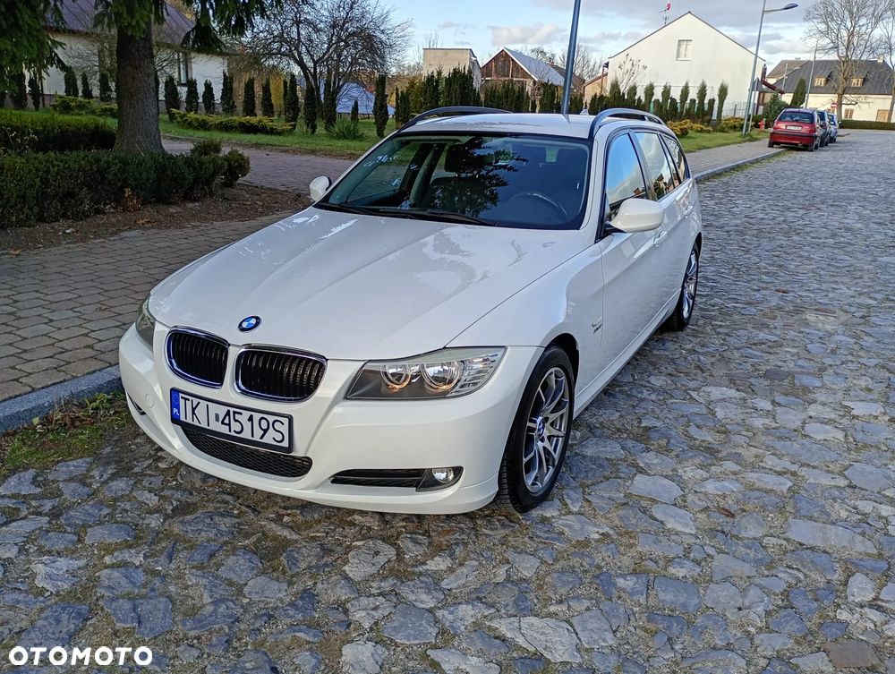 BMW Seria 3 320d xDrive DPF Touring - 10