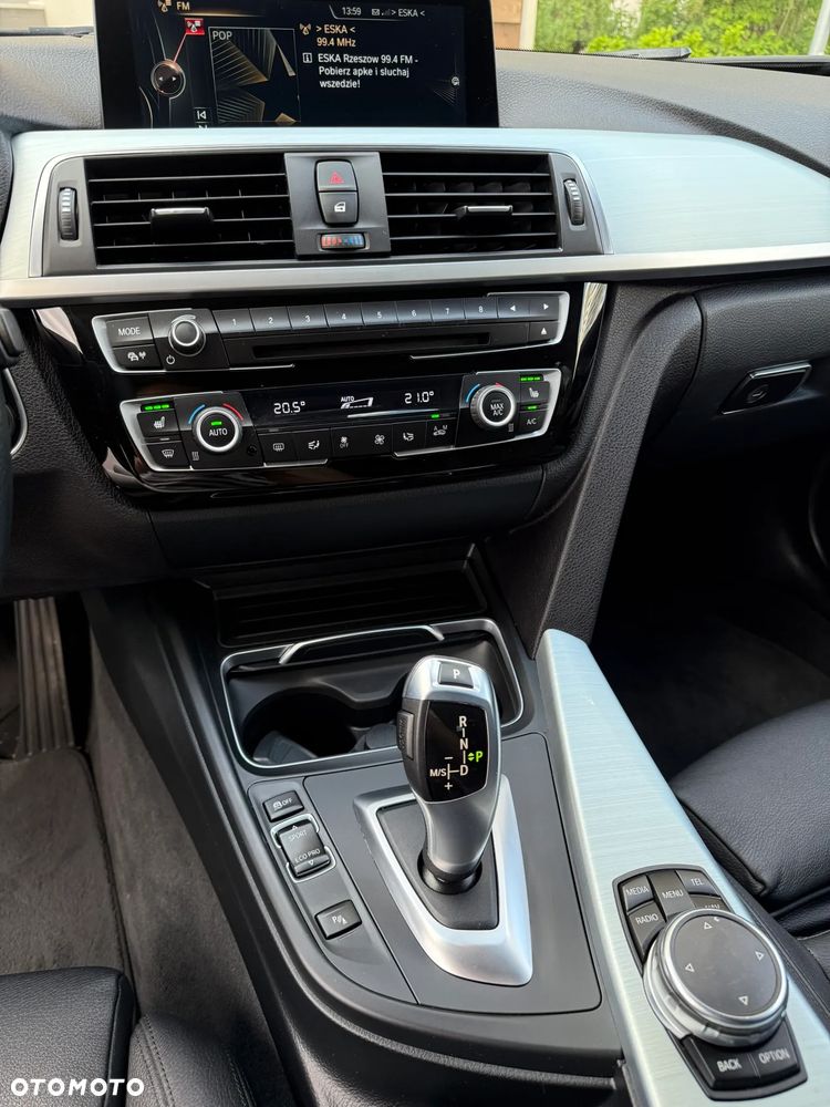 BMW Seria 3 320d Sport Line - 34