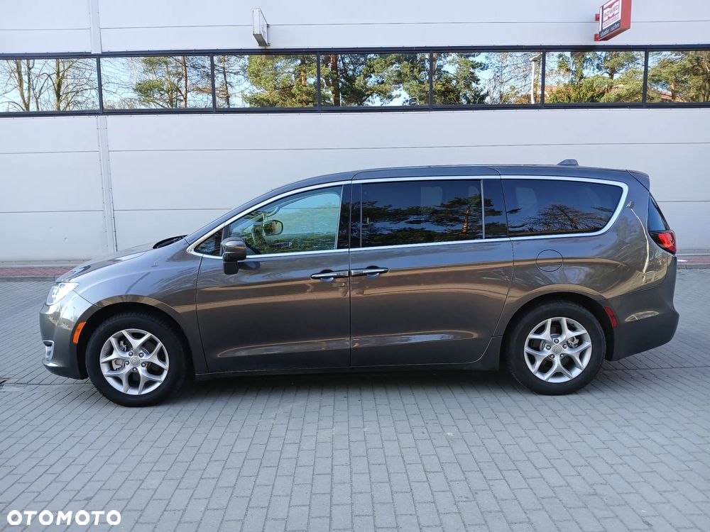 Chrysler Pacifica - 3