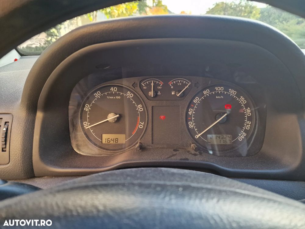 Skoda Octavia 1.6 Ambiente - 10