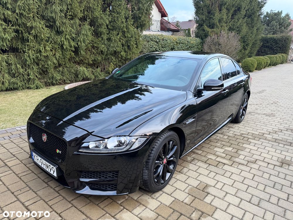 Jaguar XF 2.0 i4D AWD R-Sport - 4