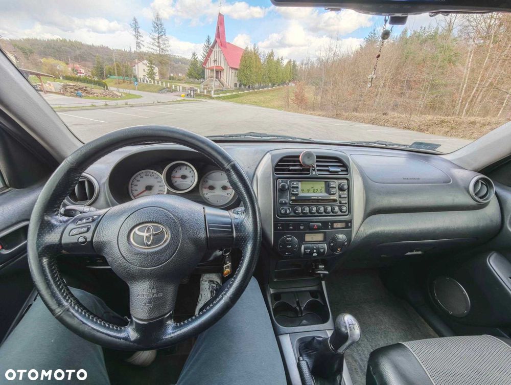Toyota RAV4 - 6