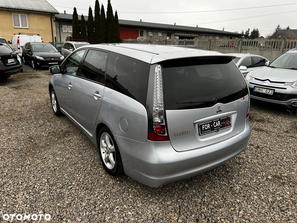 Mitsubishi Grandis 2.4 Intense - 3