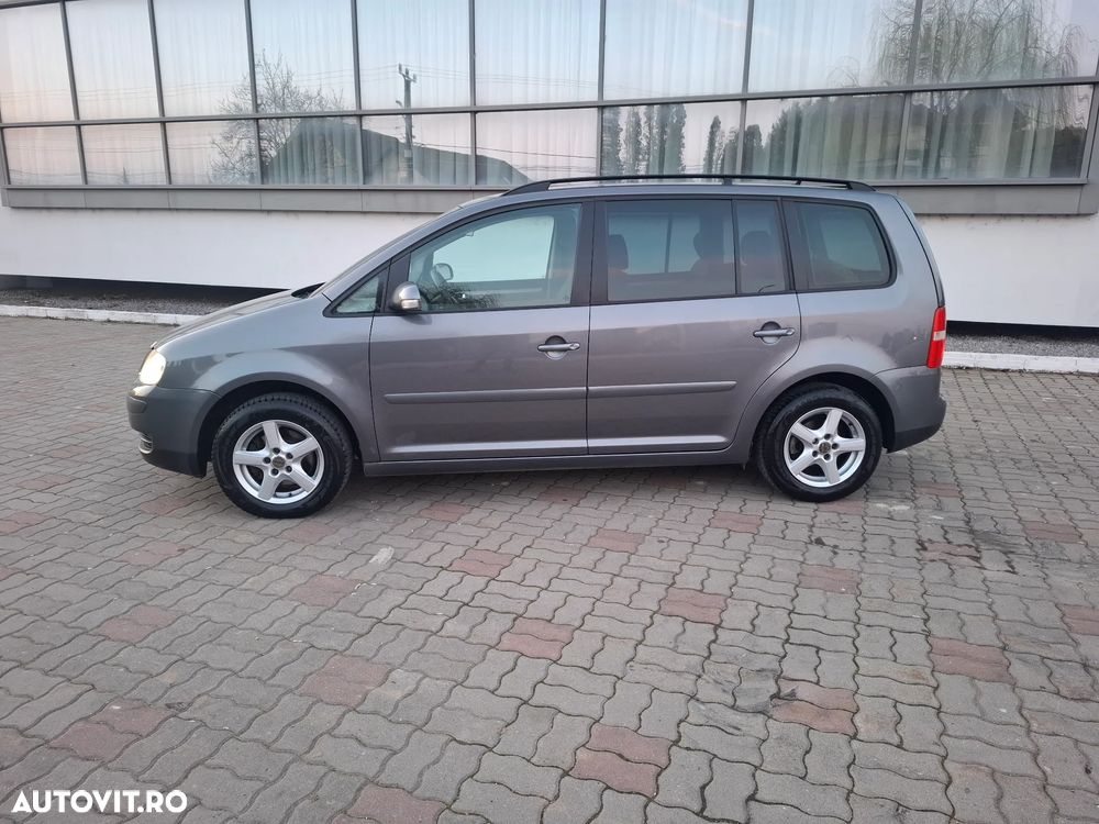 Volkswagen Touran 2.0 TDI DSG Highline - 3