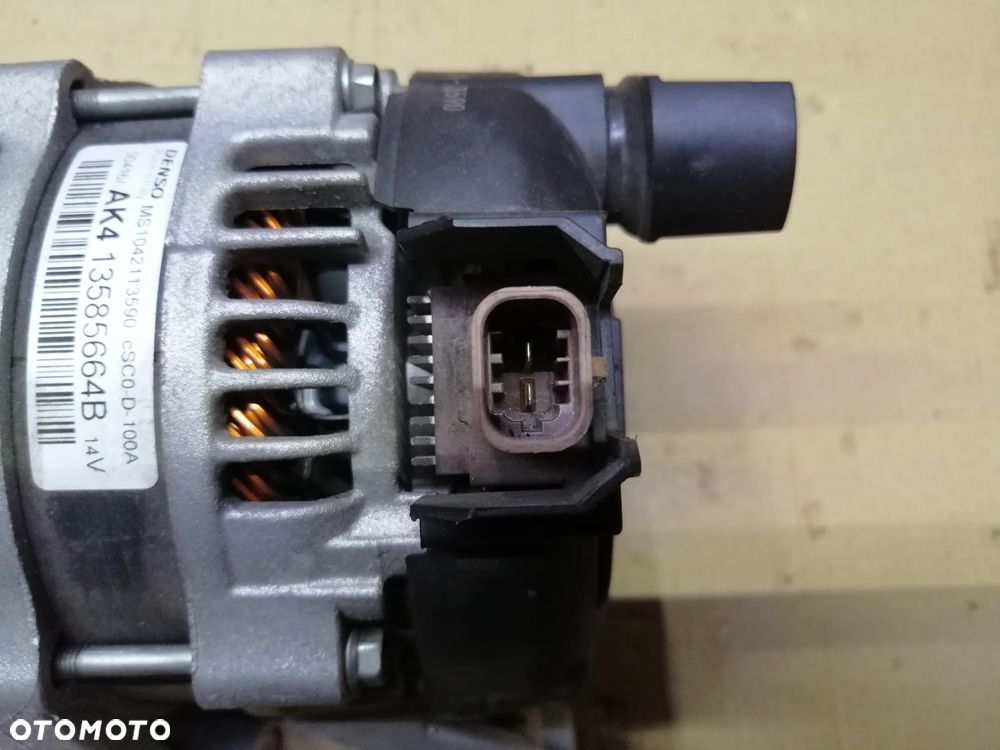 Opel Corsa E 1.4 alternator Denso 13585664B  MS 1042113590 - 2