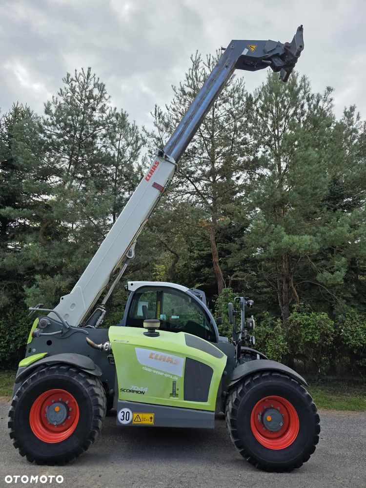 Claas Scorpion 7044 - 23