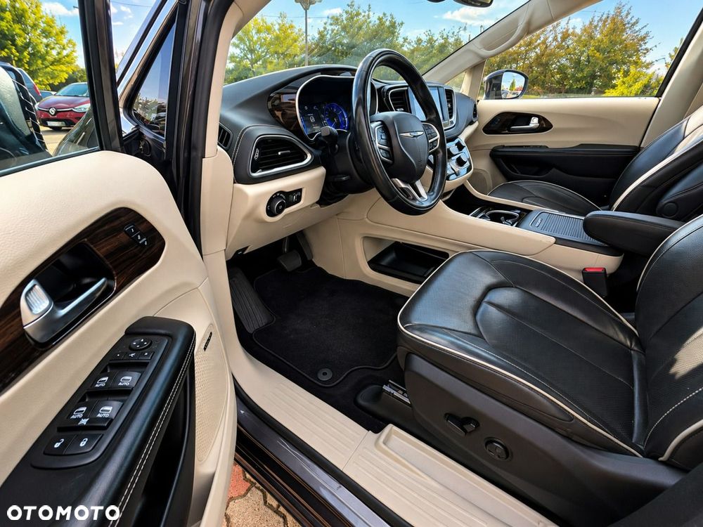 Chrysler Pacifica - 29