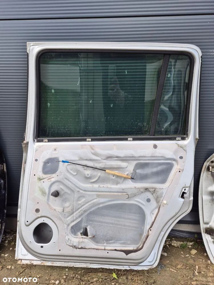 DRZWI KLAPA MASKA OPEL ZAFIRA II B - 25