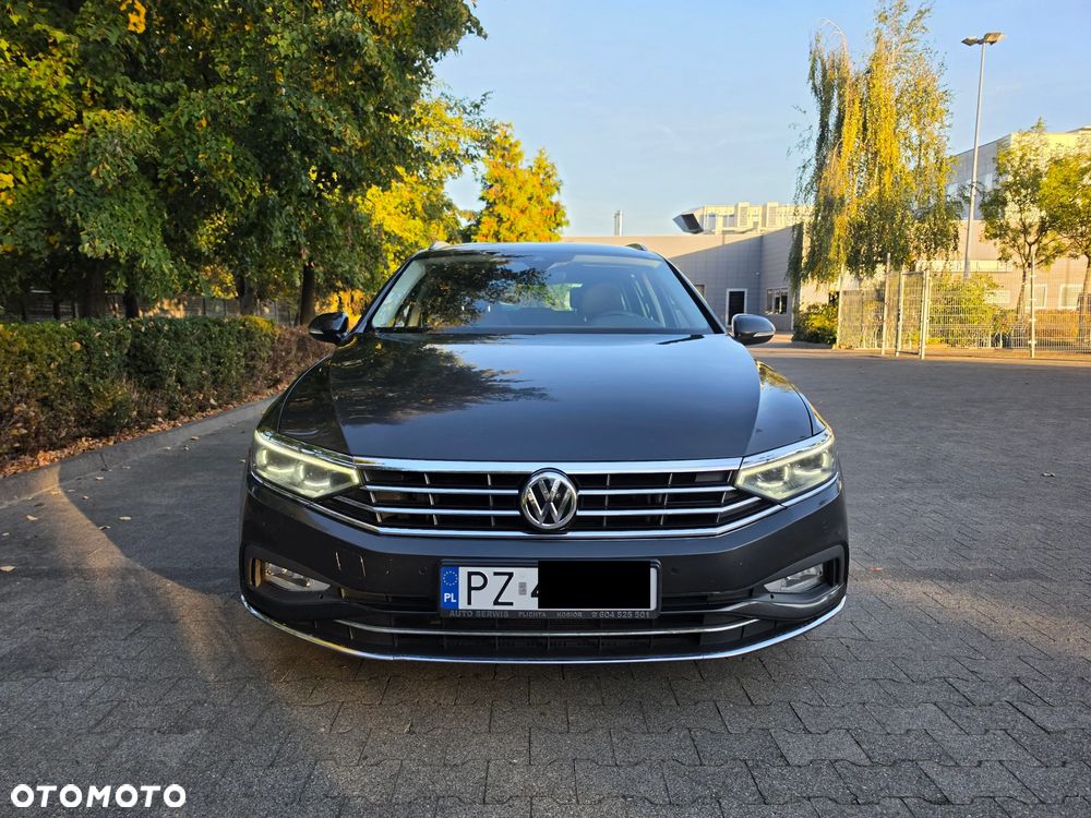 Volkswagen Passat - 1