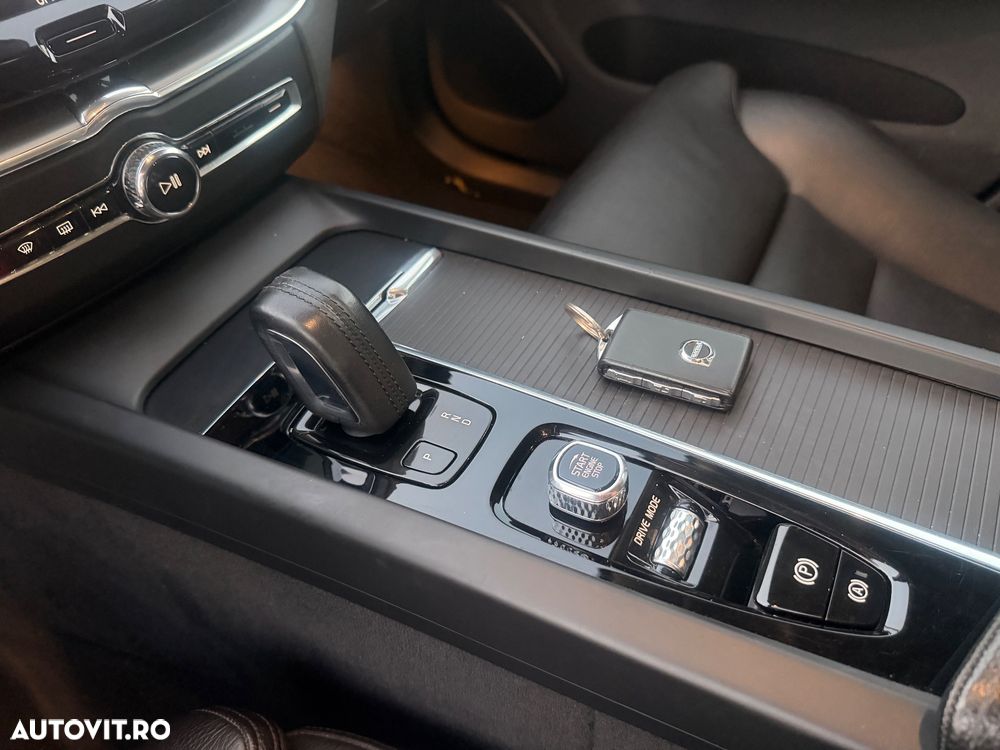 Volvo XC 60 T8 Twin Engine AWD Momentum - 10