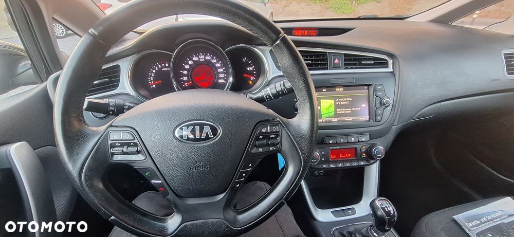 Kia Ceed 1.6 GDI Dream Team Edition - 31