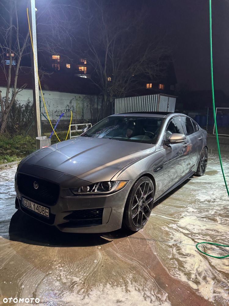 Jaguar XE - 22