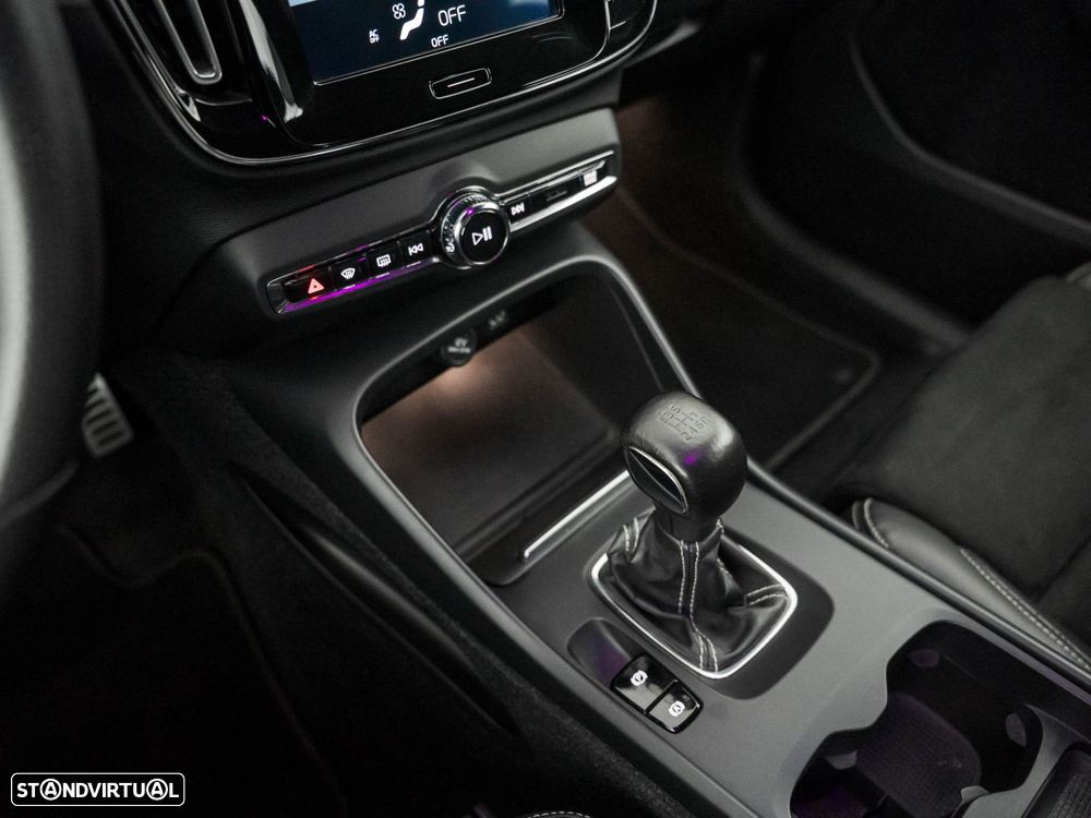 Volvo XC 40 2.0 D3 R-Design - 25