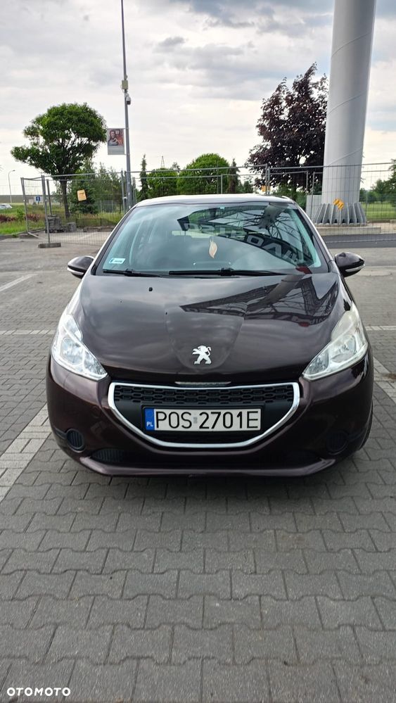 Peugeot 208 - 1