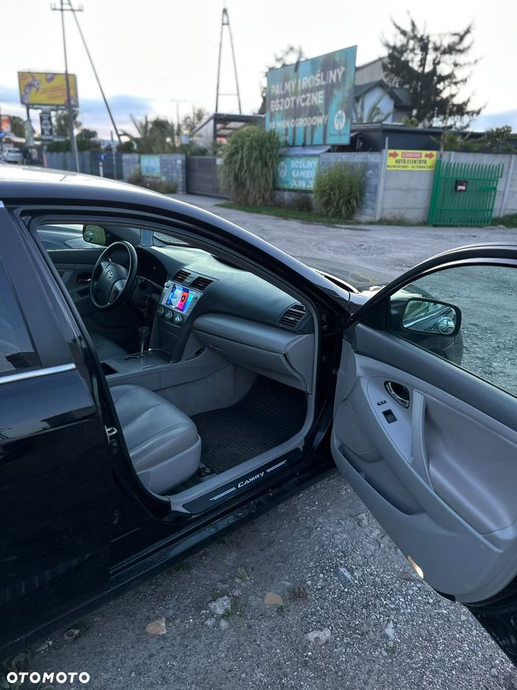 Toyota Camry 2.5 XLE - 15