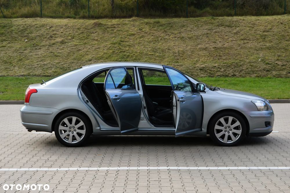Toyota Avensis 2.0 D-4D Sol - 17