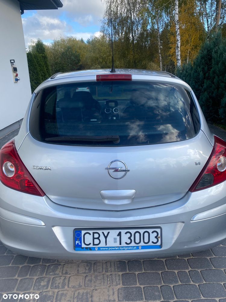 Opel Corsa 1.4 16V Cosmo - 2